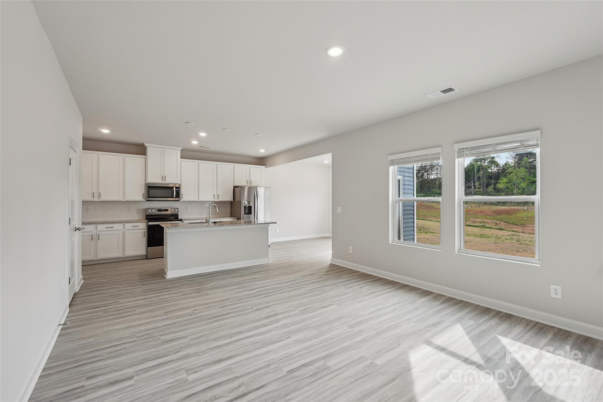 404 Luna Lane