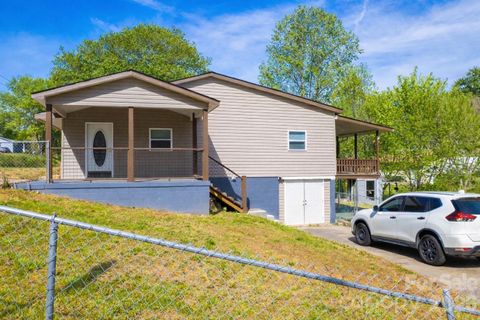 Photo of 281 Glenwood Drive, Marion, NC 28752 (MLS # 4371362)