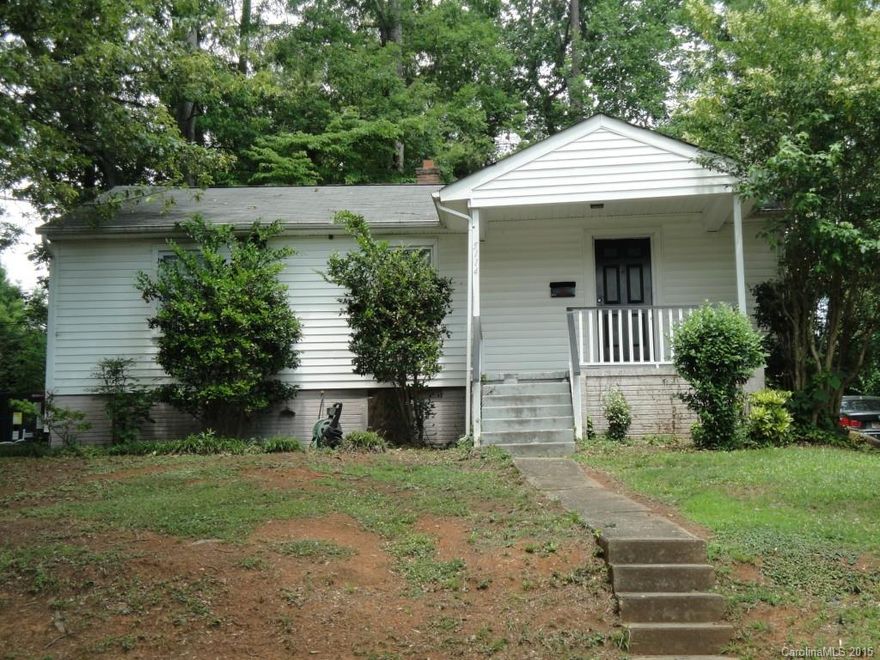 Great 3 bedroom home located in Selwyn Park, just minutes to South Park Mall and light rail. Updated kitchen with stainless appliances. Large deck and yard. Short commute to Uptown. Tenant to confirm schools.