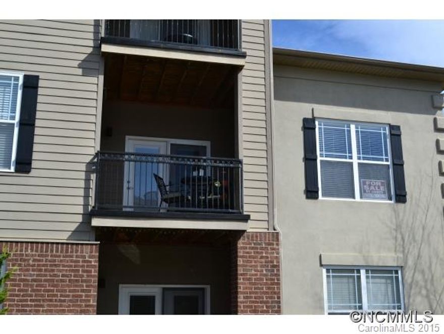 Looking for a spacious condo with mountain views but without the high price? Your search ends here when you walk inside this charming condo with updated kitchen.Welcoming entrance begins with a spacious living area with vaulted ceilings.Enjoy your meal in the dining area, full island, or at your breakfast bar on the deck.Guests will enjoy privacy with a split floor plan and guest bath. Quiet community with dog play area and outdoor grills.