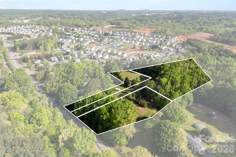 Photo of 823 Carson Road, Gastonia, NC 28052 (MLS # 4371619)