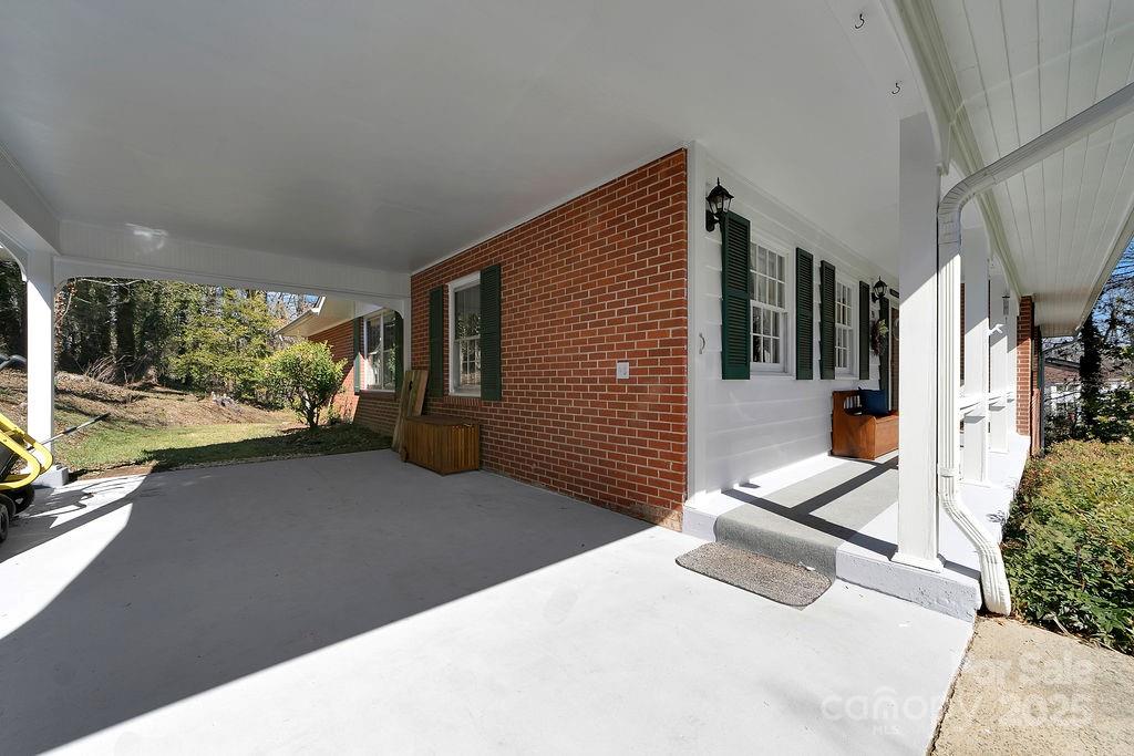 391 Hawthorne Drive