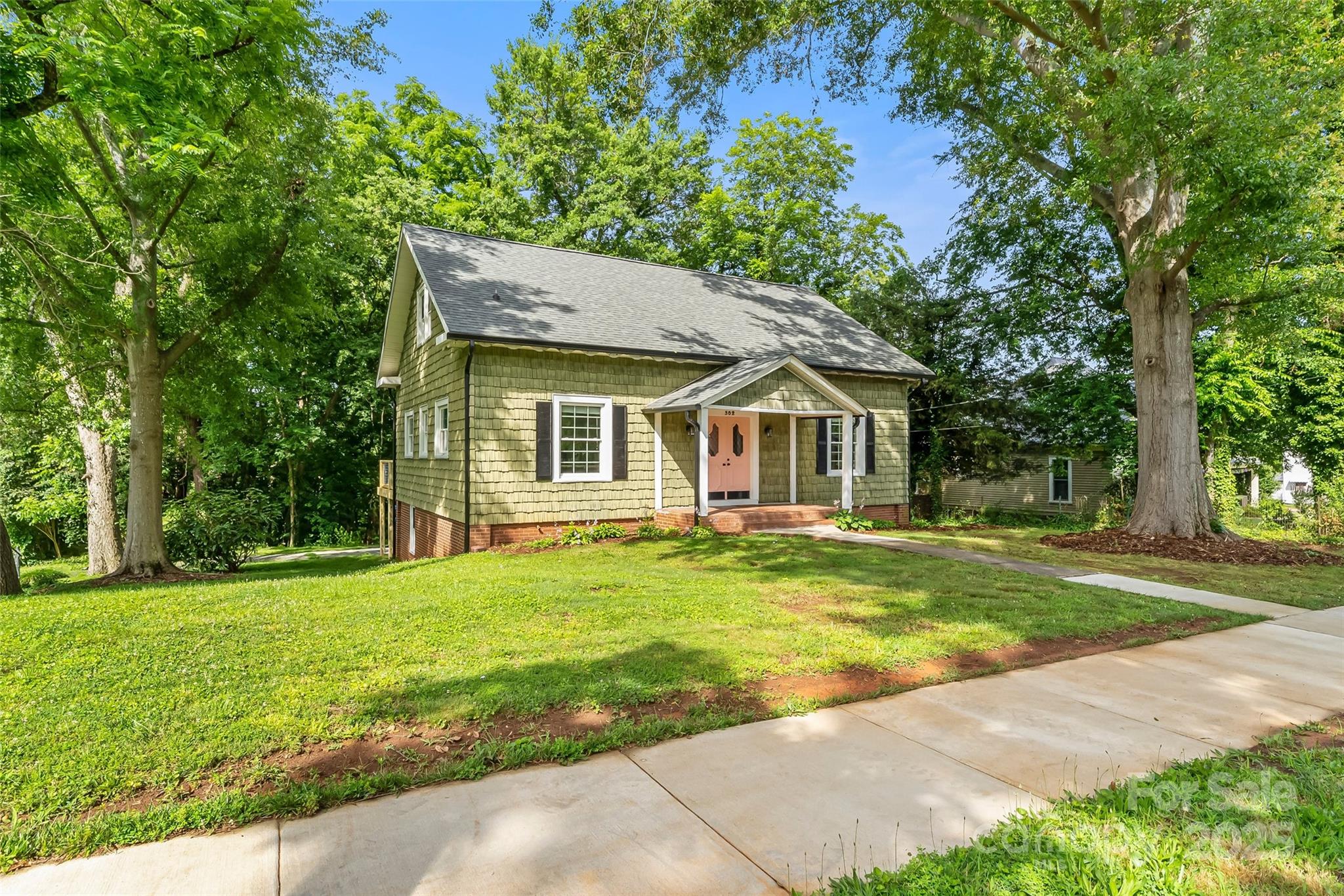 302 White Street