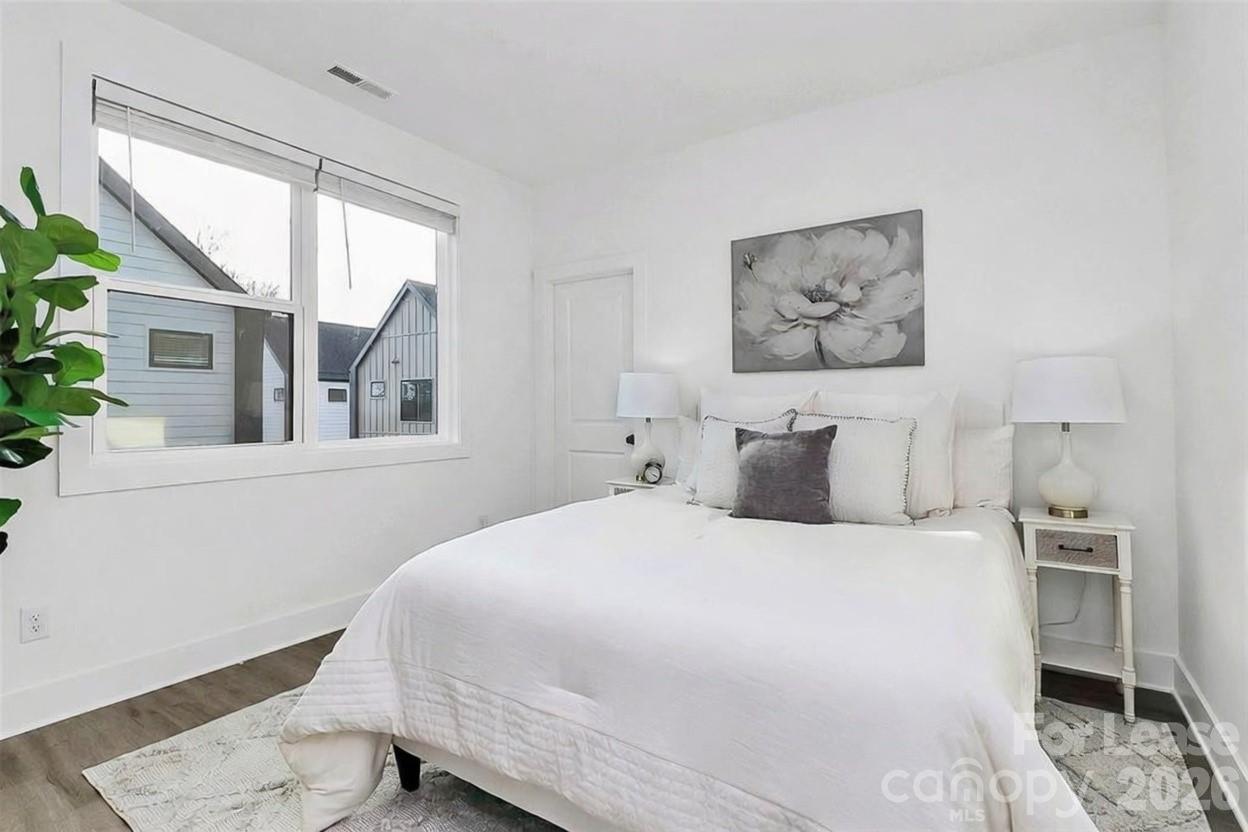 Residences at Oakview - Residential Lease