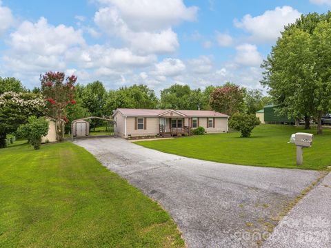Photo of 260 Divide Loop, Flat Rock, NC 28731 (MLS # 4394698)