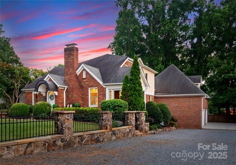Photo of 2100 Chesterfield Avenue, Charlotte, NC 28205 (MLS # 4269486)