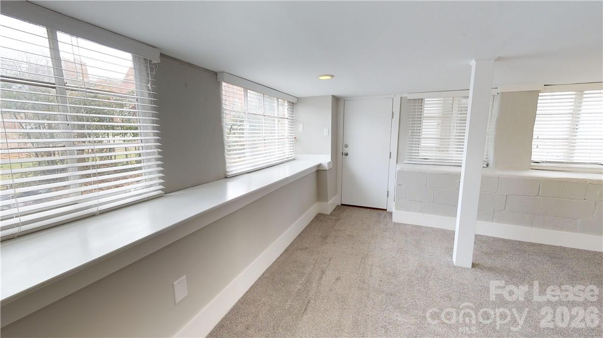 428 Hawthorne Lane 5