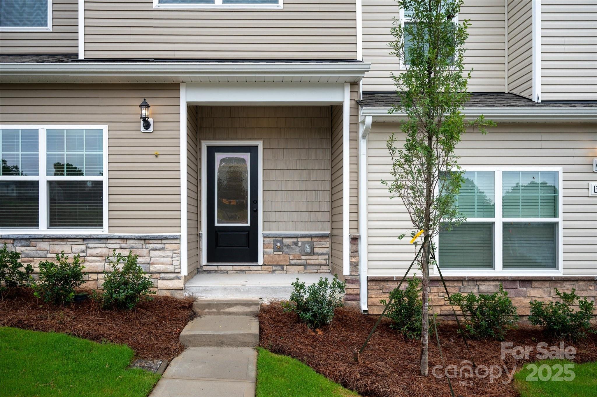 1302 Principal Featherstone Avenue