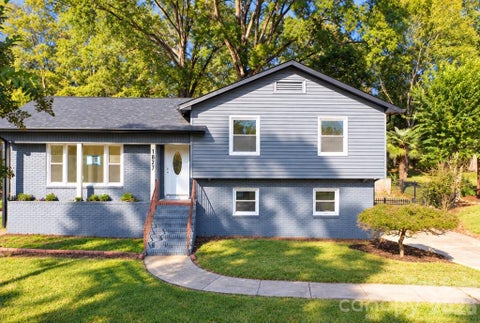 Photo of 1827 Edgewater Drive, Charlotte, NC 28210 (MLS # 4432389)