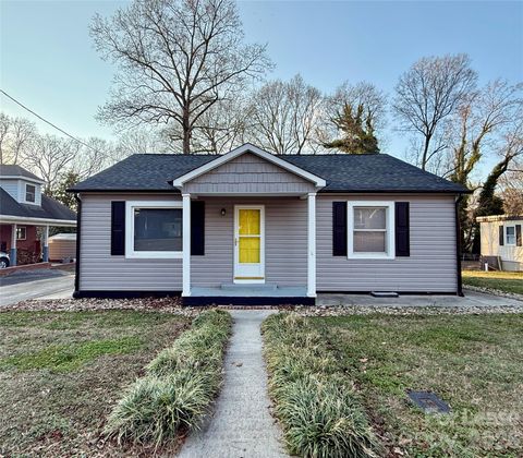 Photo of 225 Hickory Drive, Mooresville, NC 28115 (MLS # 4334388)