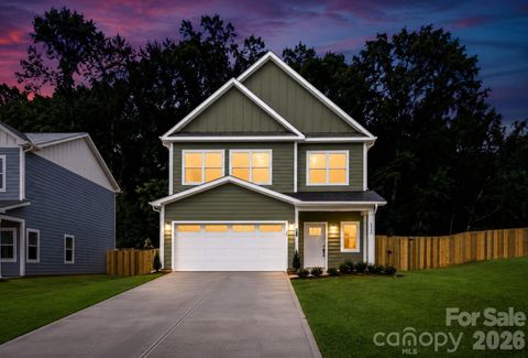 Photo of 6210 Linda Vista Lane, Charlotte, NC 28216 (MLS # 4406106)