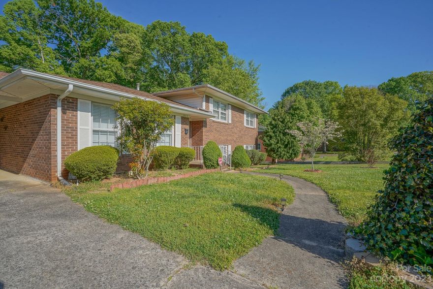 Beautifully well maintained home in a mature neighborhood. Large front yard & large fenced backyard. The backyard is ideal for growing your own vegetable garden. The den opens up into the backyard via new French doors. The den boasts a wood burning fireplace, an additional half bath and new carpet. 
New wood flooring in dining room & kitchen. 
Seller is willing to provide a 1 year Home Warranty package at closing.
The furniture & personal items in the house do not convey. 
Motivated Seller.