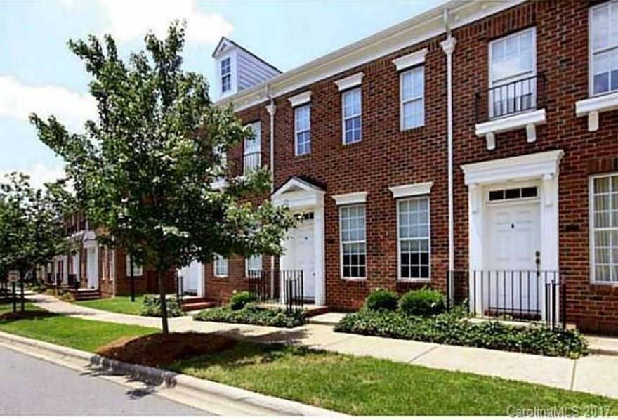 Great location in Davidson!!! Walking distance to grocery, stores, dining. Easy access to I-77. Freshly painted and move in ready. Over-sized one car garage.