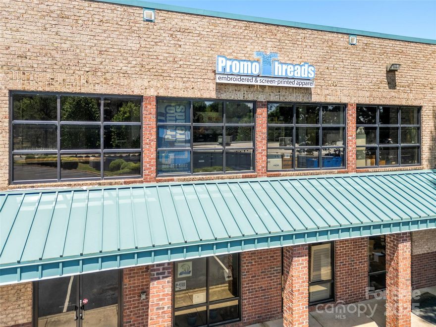 Rare opportunity to be able to advertise your business signage on high traveled Catawba Ave!! Office space currently has 2 separate workspaces, a 6' x 7' room which can be used for an office space/storage and has a kitchenette area with sink. Space is currently owner occupied and they are willing to leave upon close of sale for new owner occupant or they would also be interested in a possible short term lease to stay. Per management company, units must be leased for at least 6 months. HOA dues are $367.50/month. HOA Dues covers common area maintenance including: 
Exterior of the building (including the roof)
windows (unless they broke them due to negligence)
Parking lot
Dumpsters & trash removal
Lobby
Elevator
Lighting in the common areas
Doors with auto locks
Landscaping