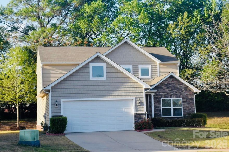 Welcome to this spacious 3-bedroom home located in a prime area of Fort Mill, close to restaurants, shopping, and just minutes from Highway 77! This beautiful home is situated in a quiet, desirable neighborhood, offering comfort and convenience for your family. Enjoy the privacy of the cul-de-sac while being close to all the amenities Fort Mill has to offer. Schedule a showing today and take the first step toward making this your new home!