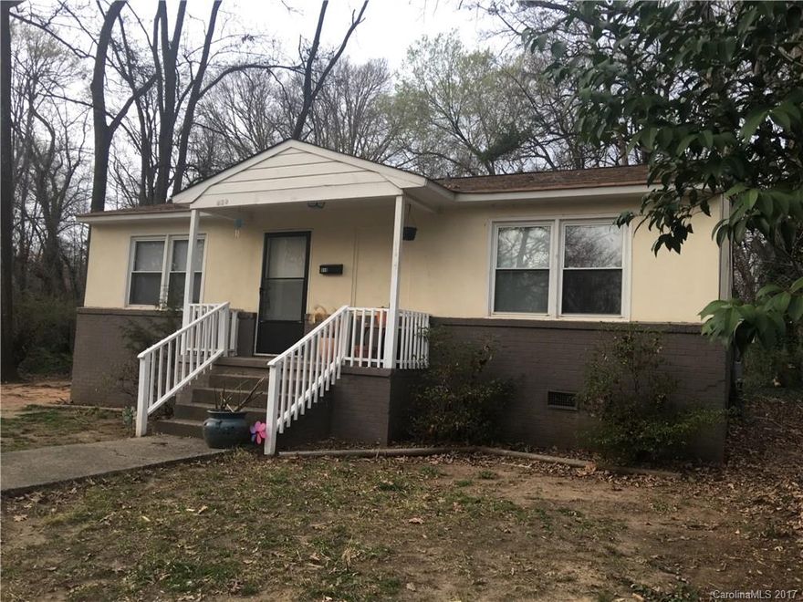 This Charming home has 4 bedrooms and 2 bathrooms. Spacious Backyard.  House need some work but has tons of Potential! 
Easy access to I-85 and Freedom Drive!