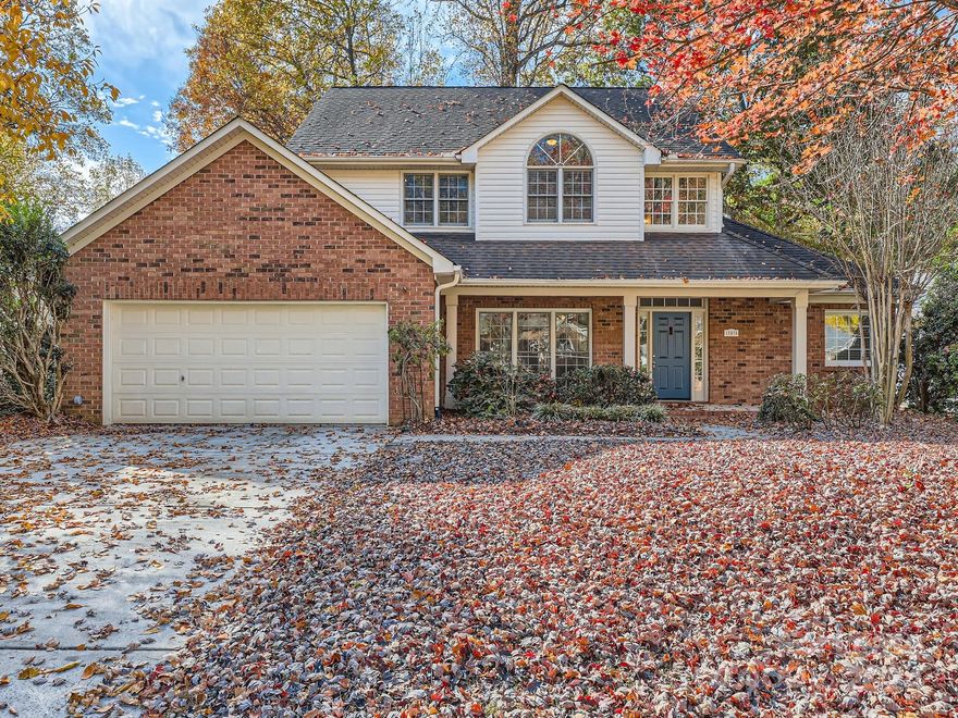 Primary Bedroom DOWN, 4 bedroom, 2.5 bathroom home in Cambridge Grove.  This house has an open floor with a fireplace open to the kitchen and the family there is also a dining room.   The kitchen has a tile floor and stainless steel appliances. The primary suite has a vaulted ceiling and a large bath with a dual sink vanity, a soaking tub, and a glass-enclosed shower.  Upstairs are additional 3 bedrooms and a bonus room.  Welcoming covered front porch and private backyard with large deck. Cambridge Grove is conveniently located near I-77 and Birkdale Village.