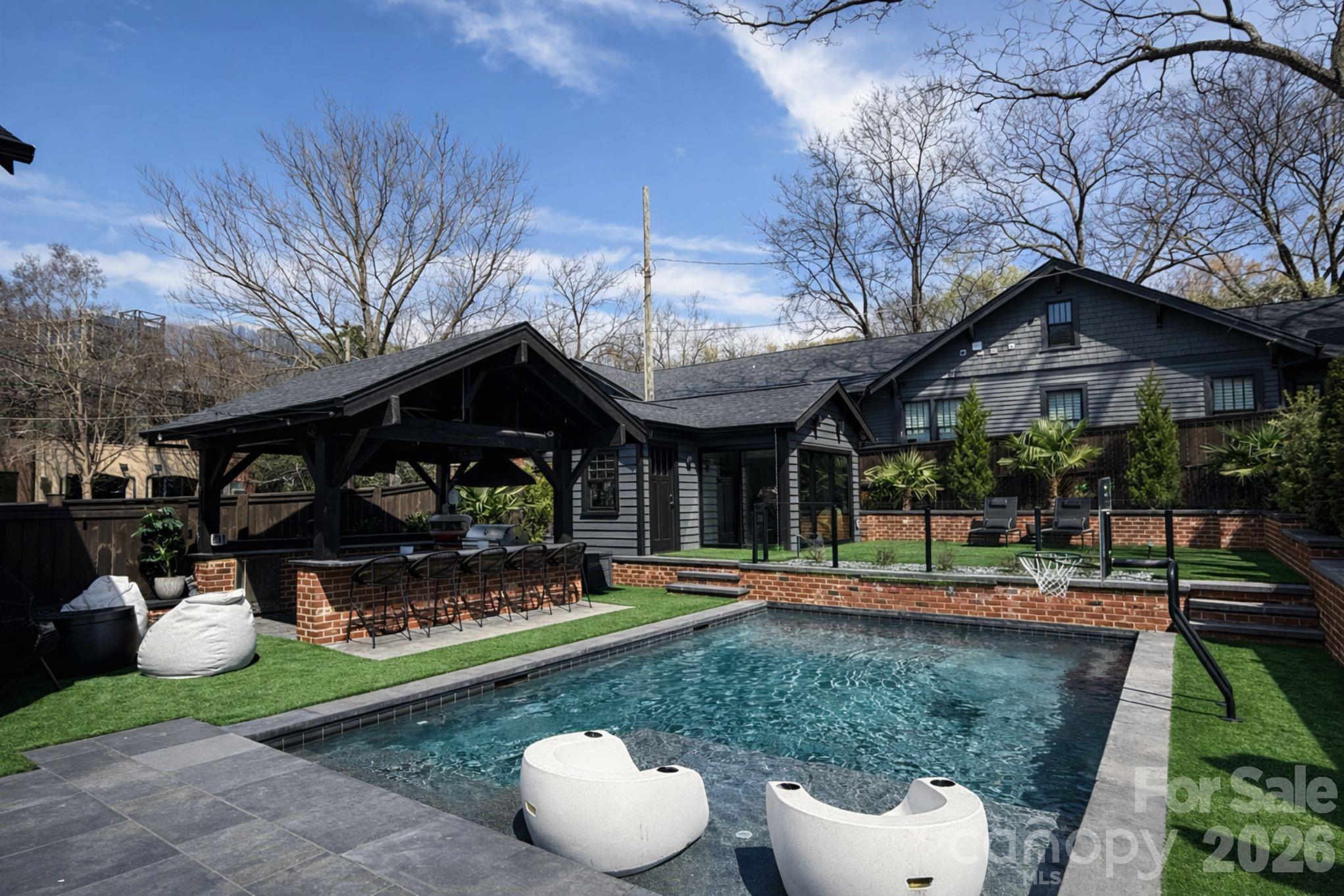 405 E Tremont Avenue