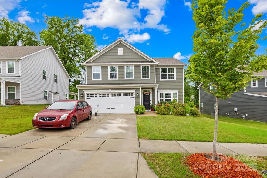 Available July 5th, this 2-story home in Holcomb Woods (zoned to Hickory Ridge schools) offers 2,744 sq ft with 4 beds, 3 baths, a 2-car front-entry garage, covered patio, and front porch. 

Main floor features a bright living area, kitchen with breakfast/dining space, guest bed/bath, and flex room. Upstairs: loft, primary suite with walk-in closet and en-suite, 2 beds, full bath, and laundry. 

Kitchen includes dark cabinets, granite counters, island, stainless steel appliances, gas range, hood, and walk-in pantry. 

Community amenities: cabana, pool, playground. Near Uptown, I-485, Rocky River Rd, Reedy Creek Park, and UNCC. 

Tenants cover lawn care, water, gas, and electricity. Rent includes HOA, fridge, washer, dryer. Max 2 pets ($25/month each). Tenants 18+ must complete credit/background checks, provide proof of funds, pay app fee. 1-year lease required, no short-term rentals or subleasing.