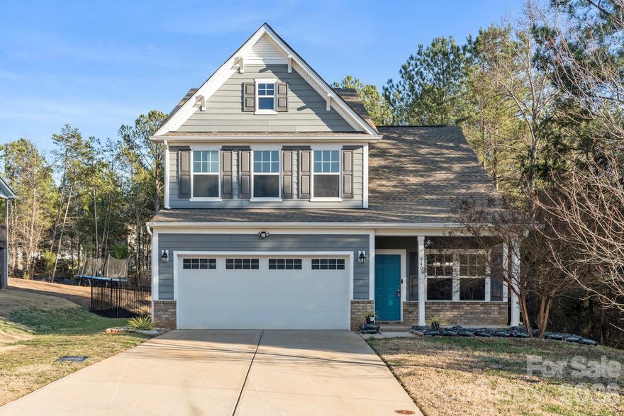 You’ll be impressed by this beautiful, move-in ready home in the vibrant Edgewater community of South Carolina. This spacious residence offers 3 bedrooms, 3.5 baths, a loft, and a bonus/flex room, providing exceptional versatility and comfort. The open floor plan features a freshly painted interior and brand-new carpet throughout. The dining area flows seamlessly into the expansive kitchen, complete with a new oven and cooktop, an oversized island, and ample workspace—perfect for both everyday living and entertaining.
The kitchen opens to the family room with a cozy wood-burning fireplace and leads to a screened-in porch overlooking the large, fully fenced backyard—ideal for relaxing or hosting guests. The primary suite is conveniently located on the main level and features a full bath and a generous walk-in closet. A spacious laundry room and half bath complete the main floor.The impressive second level offers a bedroom with an en-suite bath, a loft, a third bedroom, a full bathroom, and a bonus/flex room, along with excellent storage throughout. The home is situated on a quiet cul-de-sac street and includes lake access.Edgewater boasts outstanding amenities, including multiple pools, tennis and pickleball courts, a nationally ranked golf course, walking trails, a clubhouse, fitness center, playground, and more—offering a true resort-style lifestyle