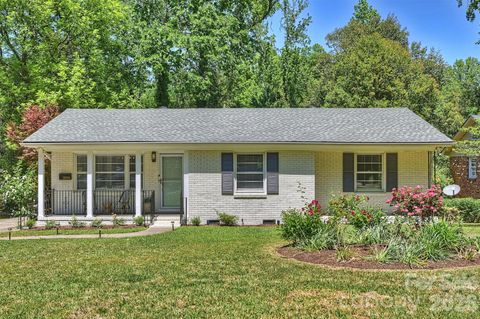 Photo of 3915 Winfield Drive, Charlotte, NC 28205 (MLS # 4368848)