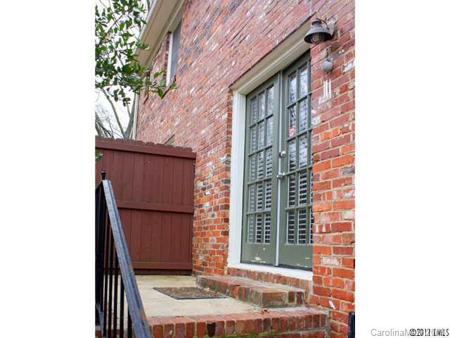 Cotswolds on Walker - Residential Lease