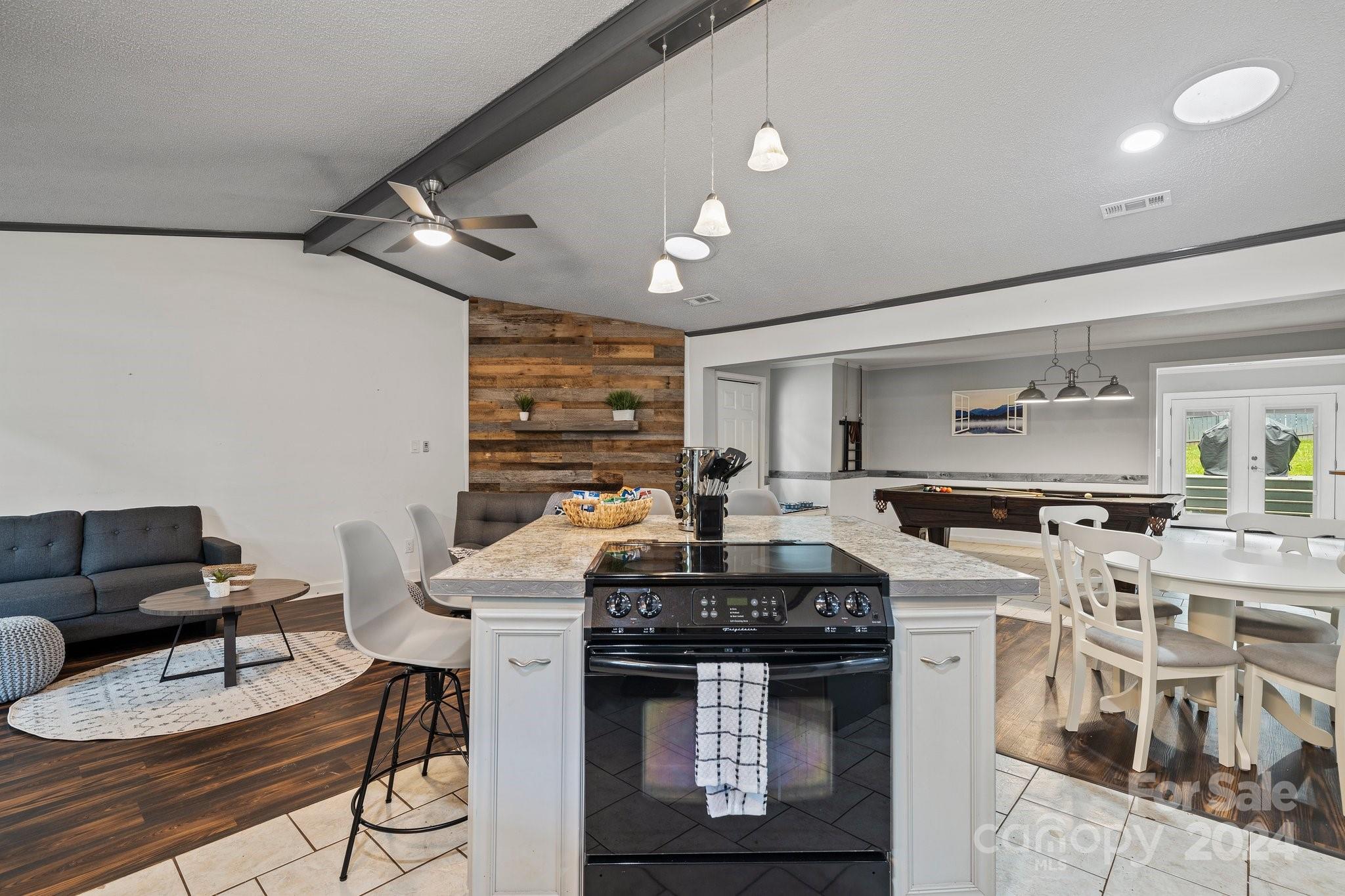 Mtn Carmel Acres - Residential