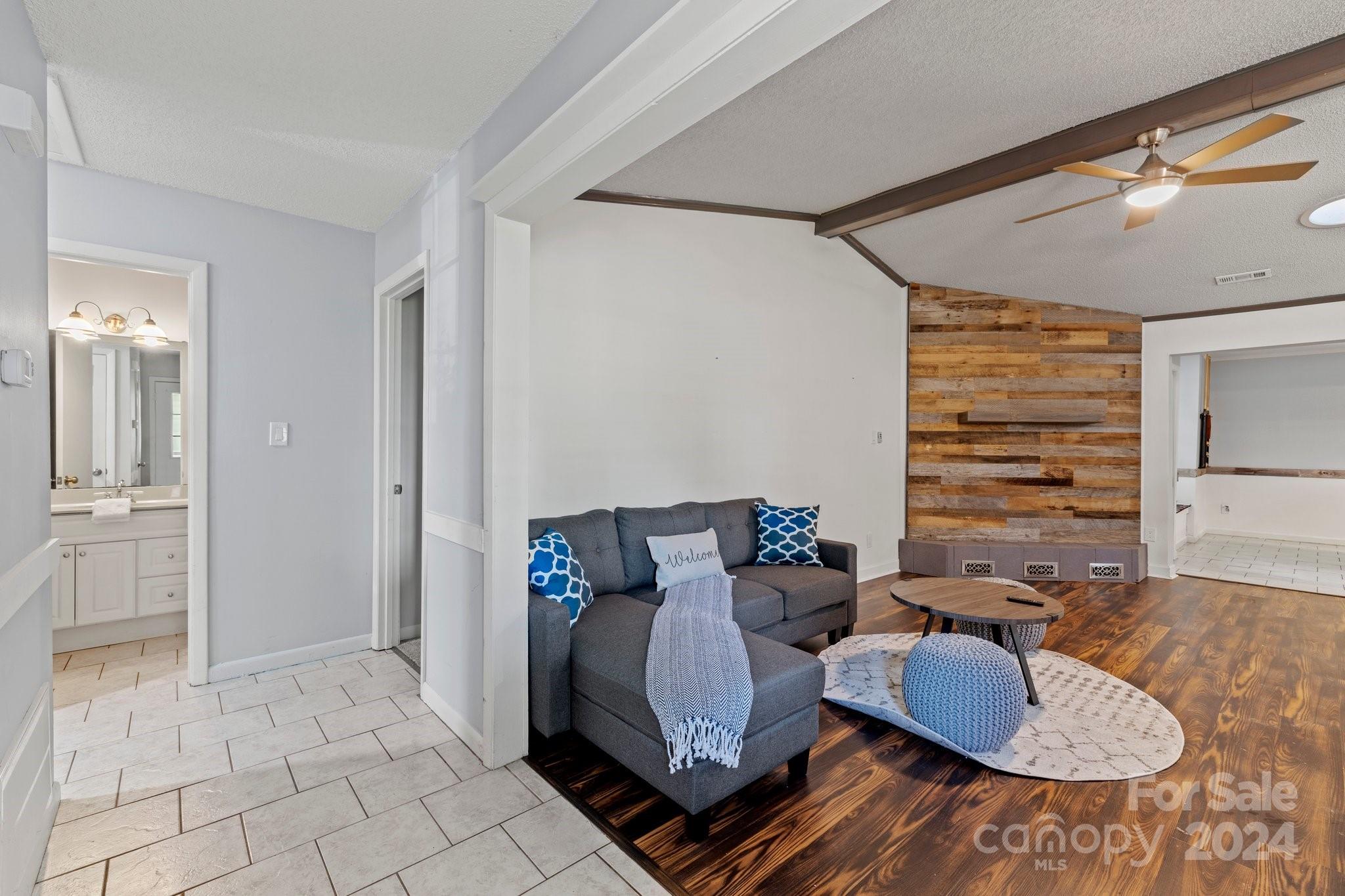 Mtn Carmel Acres - Residential