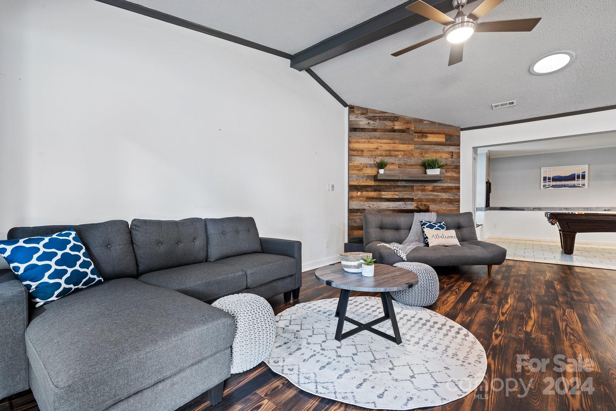 Mtn Carmel Acres - Residential