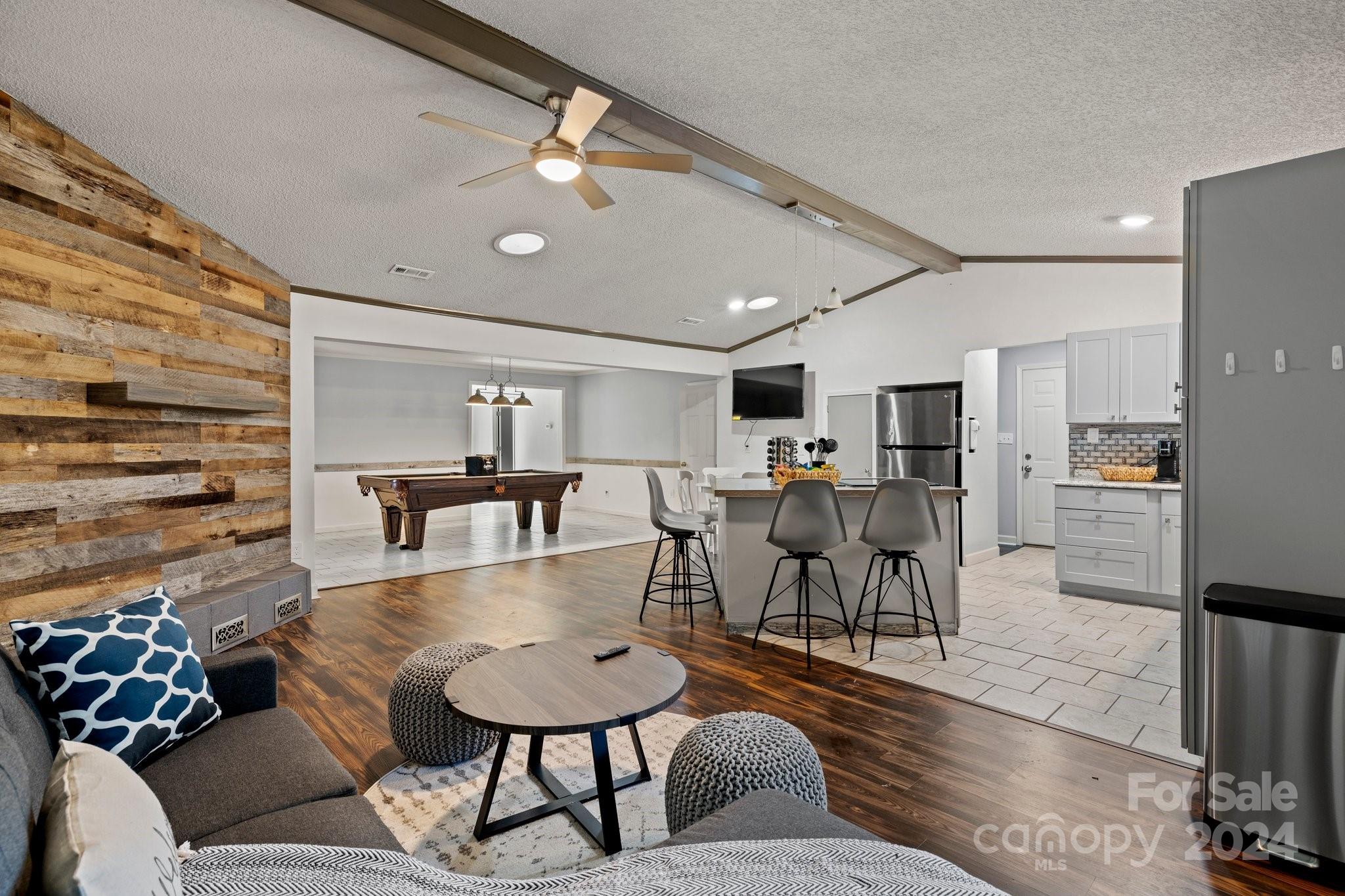 Mtn Carmel Acres - Residential