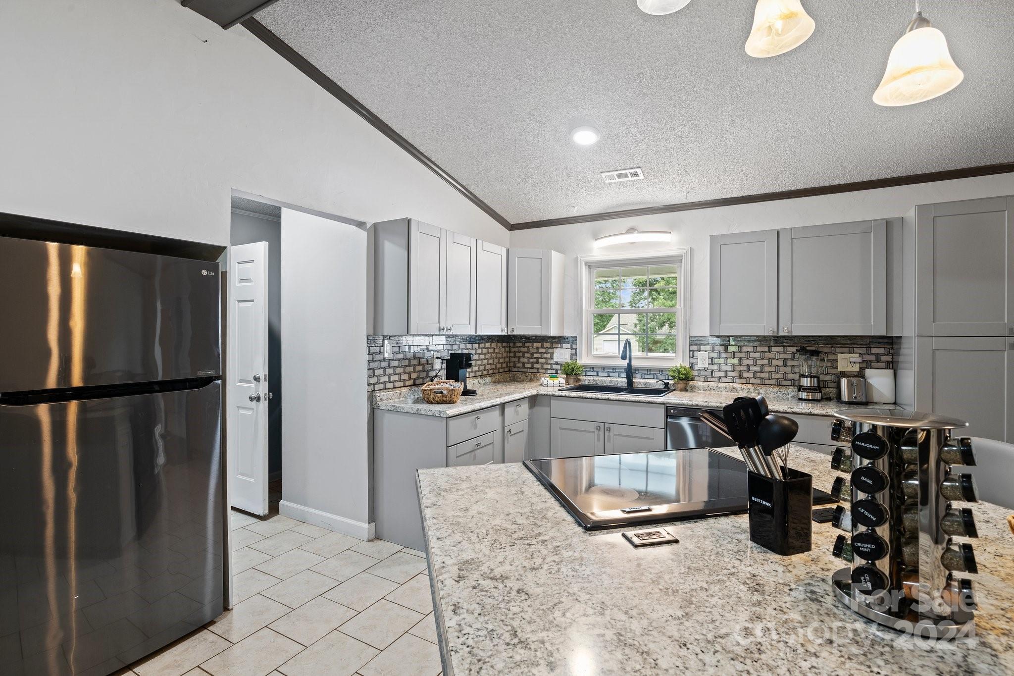 Mtn Carmel Acres - Residential