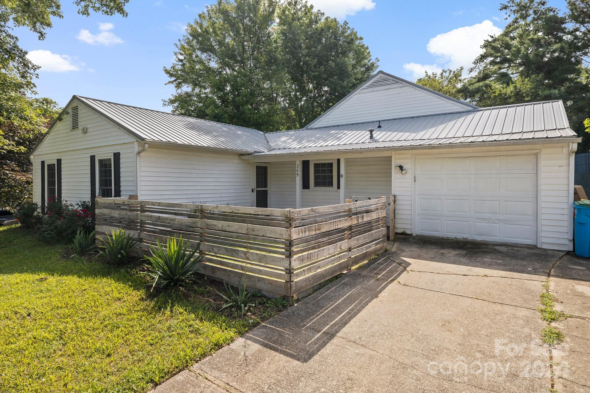 Mtn Carmel Acres - Residential