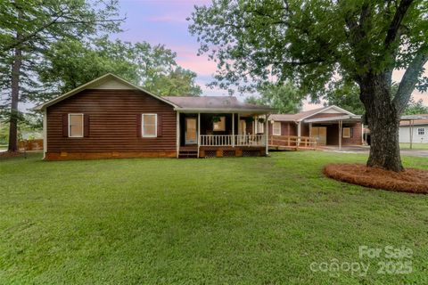 Photo of 700 Chestnut Lane, Matthews, NC 28104 (MLS # 4287744)