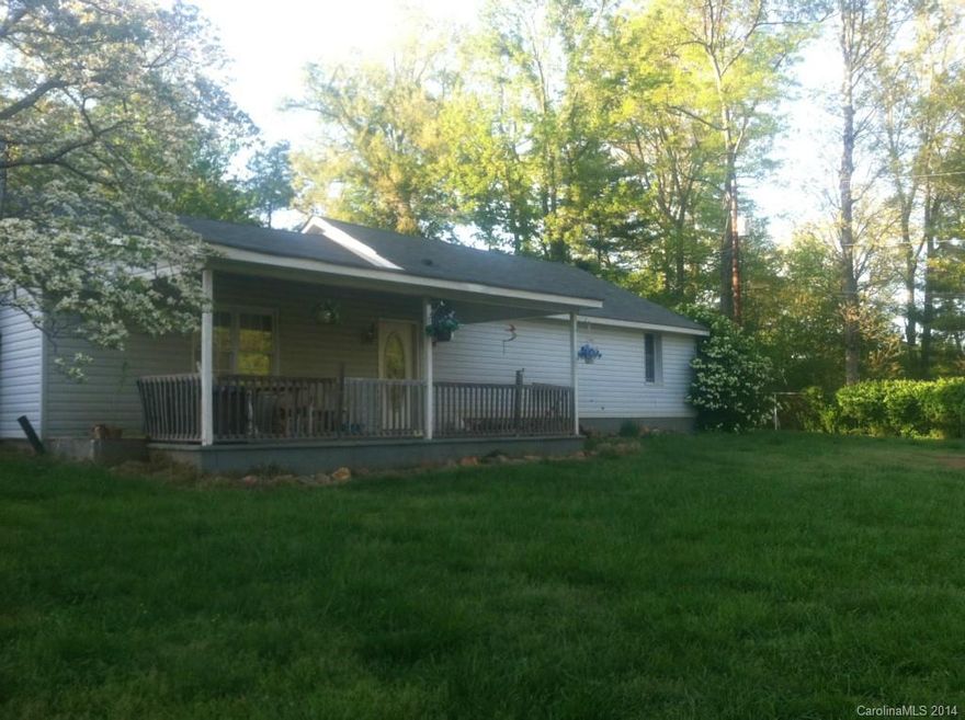 Adorable home on almost 1 acre of land....minutes from town and local shopping and easy commute to Highway 321.  Home has a beautiful custom made rock fireplace....secluded back yard oasis....come and take a look!