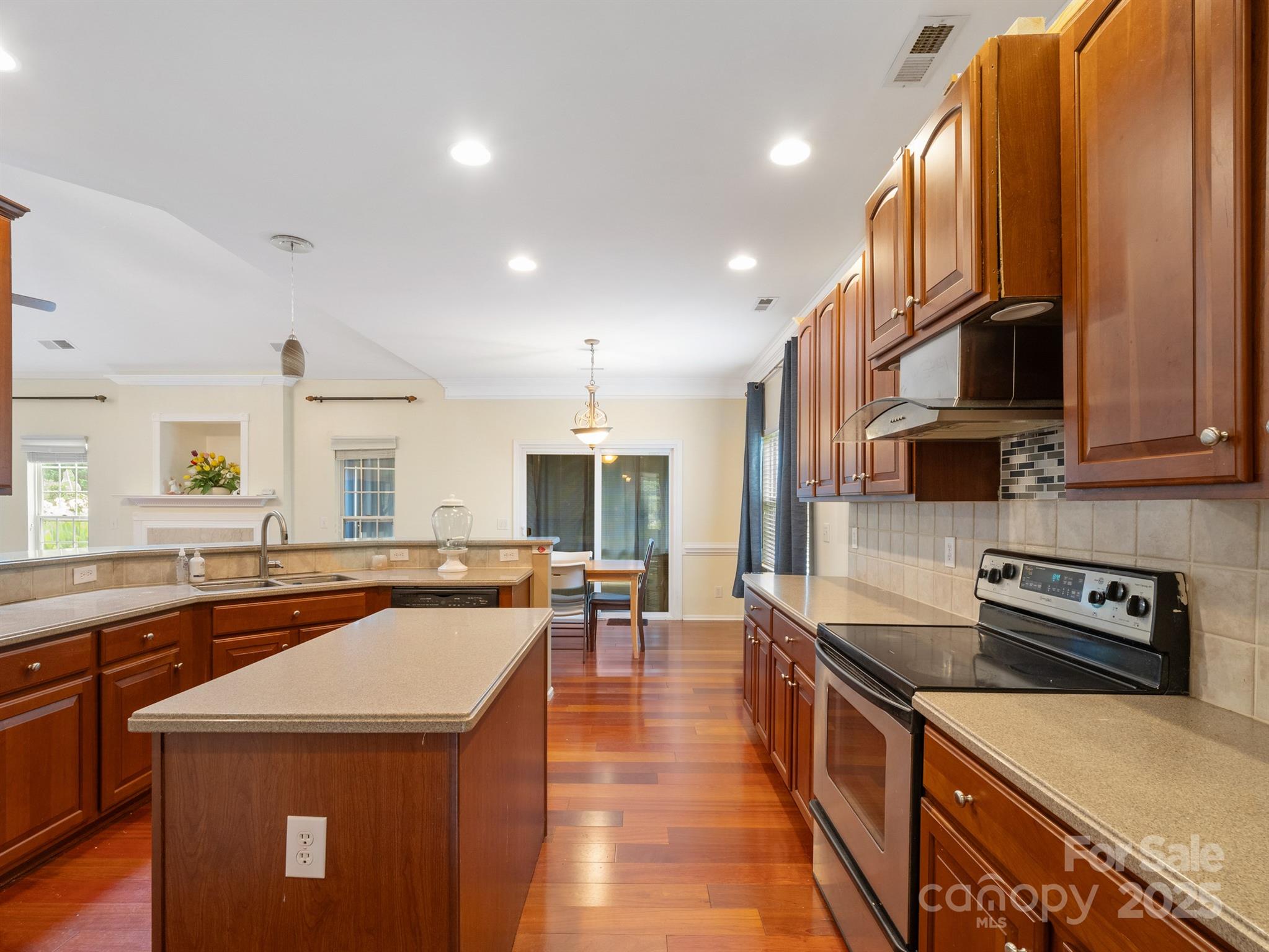 9903 Southampton Commons Drive