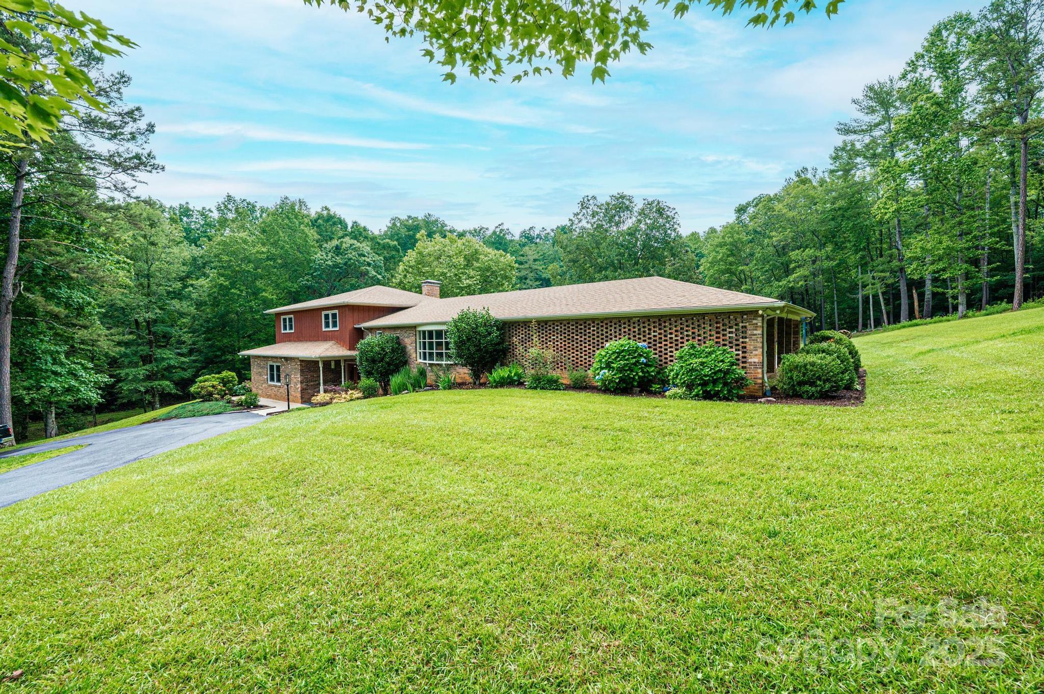 221 Roberts Lane