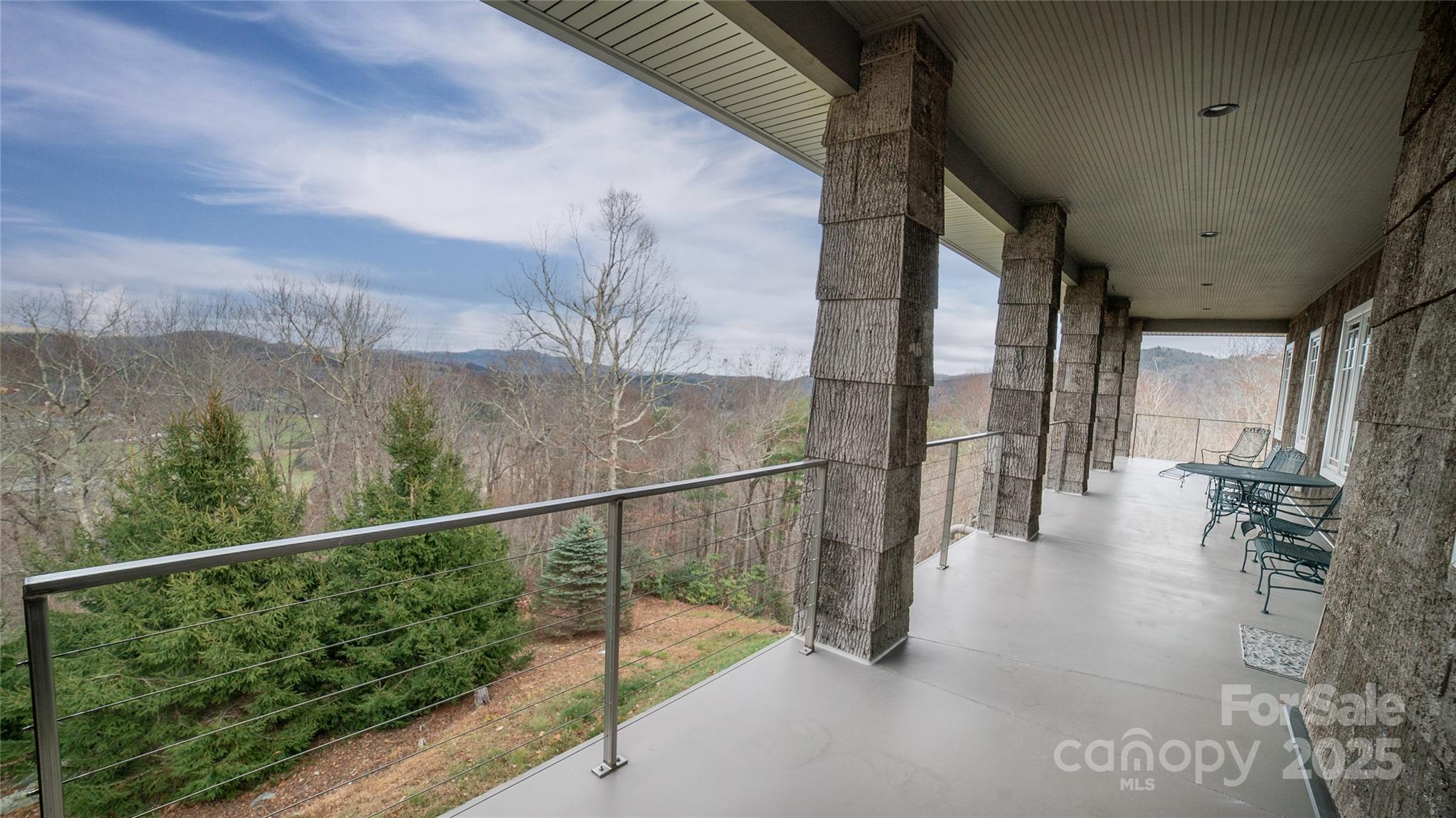 Boone, North Carolina 28607, United States, 4 Bedrooms Bedrooms, ,3 BathroomsBathrooms,Residential,Under Contract,87198
