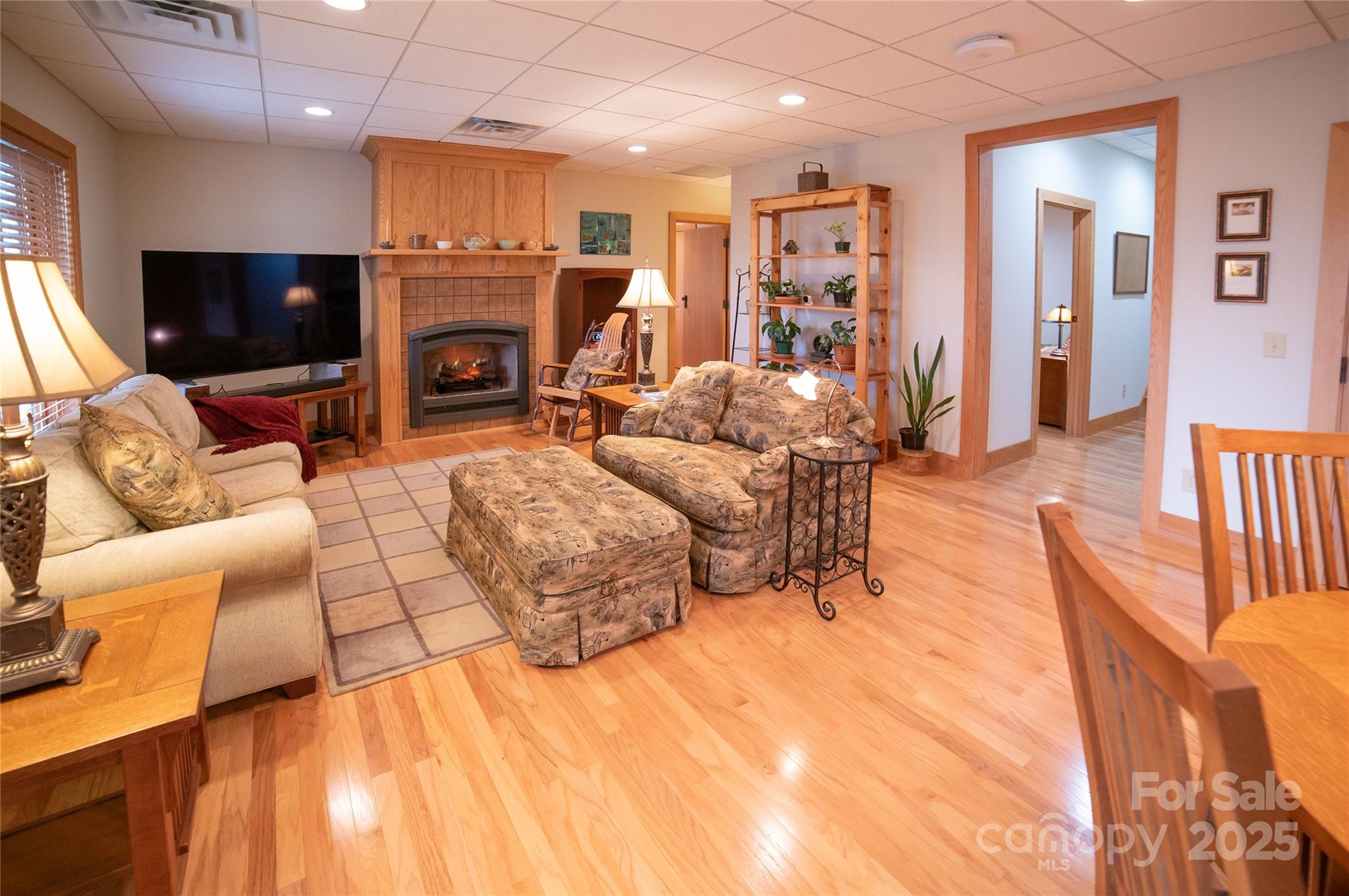 Boone, North Carolina 28607, United States, 4 Bedrooms Bedrooms, ,3 BathroomsBathrooms,Residential,Under Contract,87198