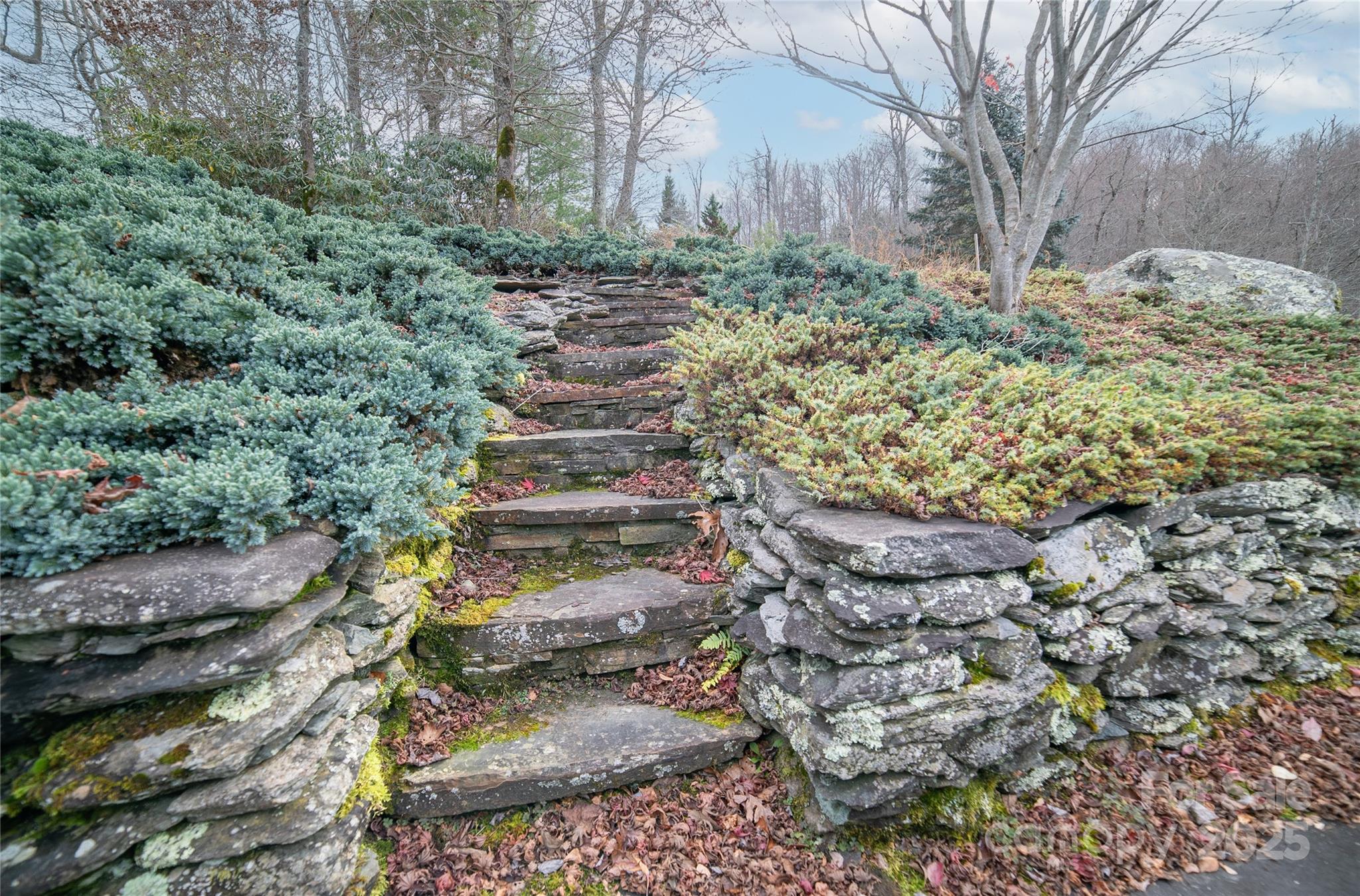 Boone, North Carolina 28607, United States, 4 Bedrooms Bedrooms, ,3 BathroomsBathrooms,Residential,Under Contract,87198