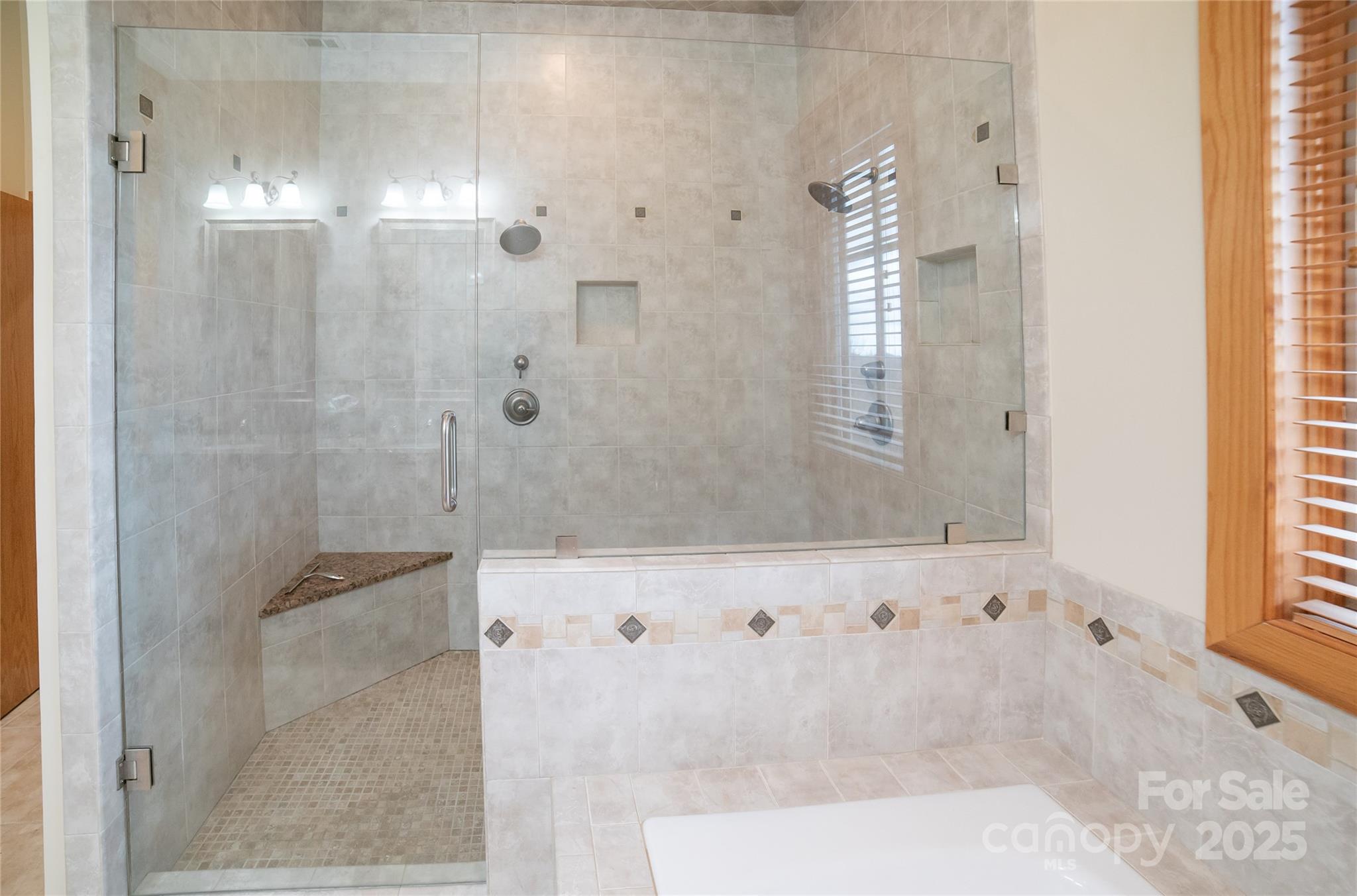 Boone, North Carolina 28607, United States, 4 Bedrooms Bedrooms, ,3 BathroomsBathrooms,Residential,Under Contract,87198