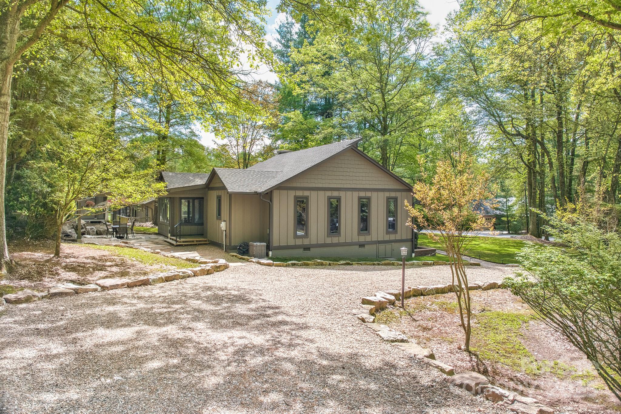 22 Dalonigei Court