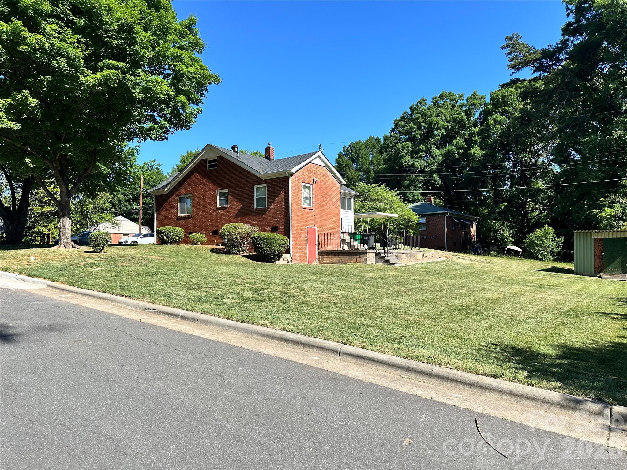 600 W Cama Street 8