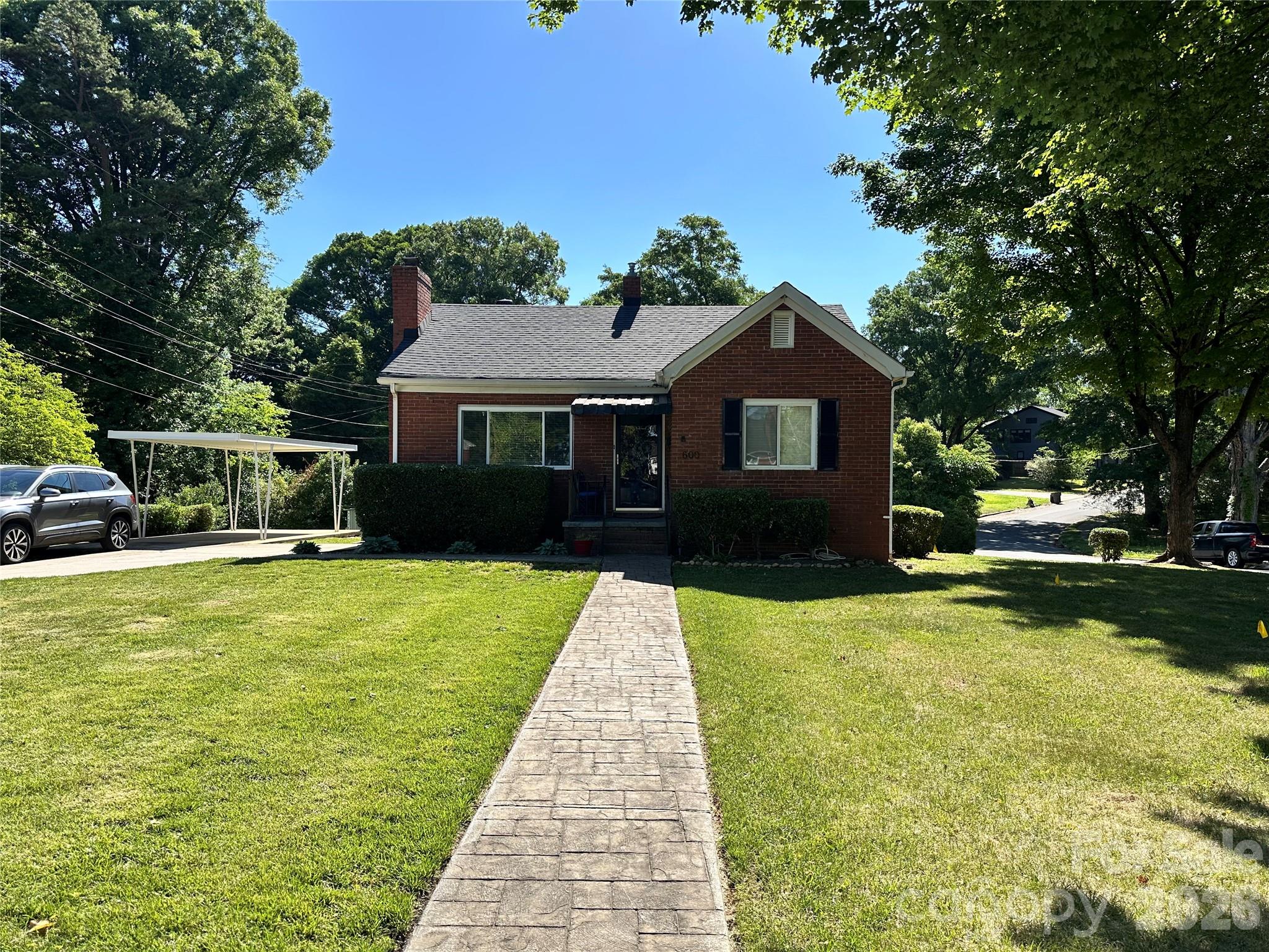 600 W Cama Street 8