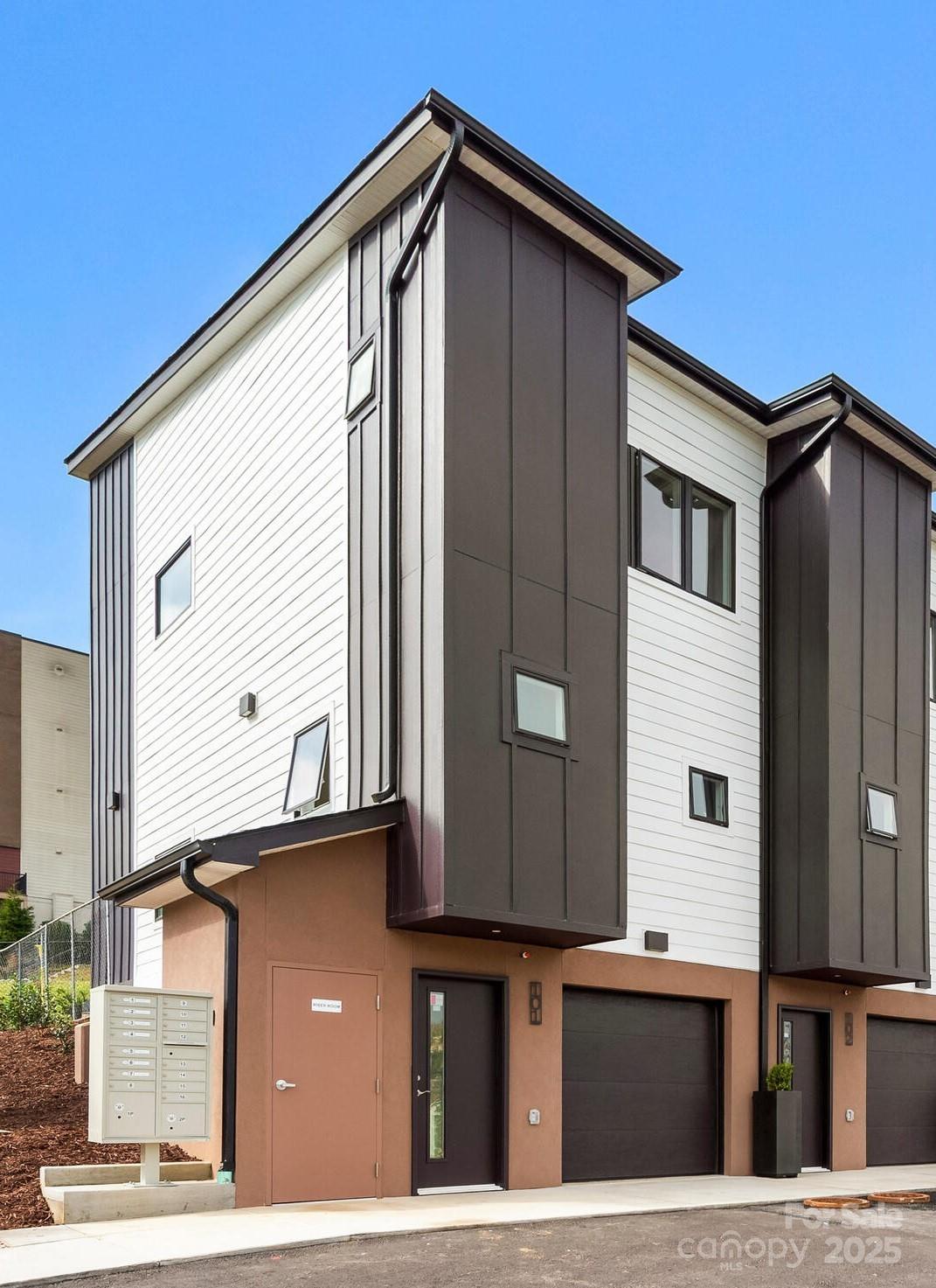 3 Lee Garden Lane 105