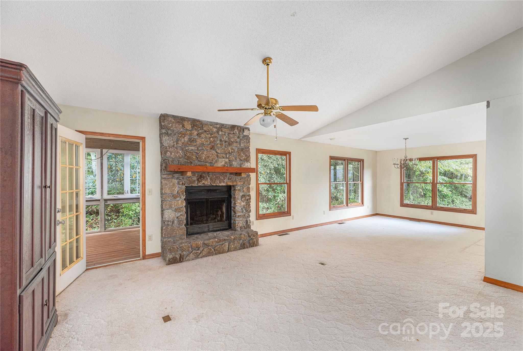 14 Llama Vista Court