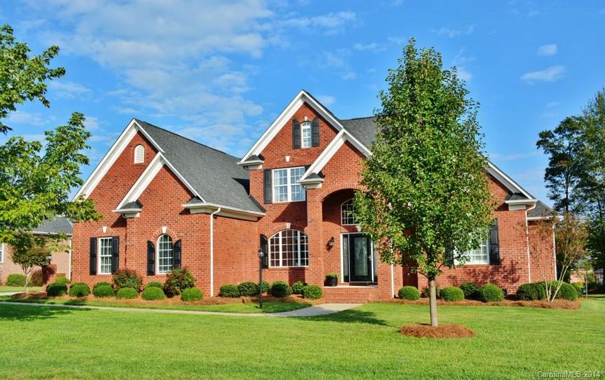 Glamour to the last detail... Home offers Dramatic foyer, A masterpiece of a DR only steps to the Gourmet Kit., cooking isn't dull & routine in this beauty! Bright kitnt. area, Elegant FR w/ soaring ceilings, built-in's & FP, Spacious MBR is a touch of luxury w/ luxurious BA to match, Entertainment size Bonus Rm w/ plenty of space for big comfortable furniture, home packed w/ lots of wood flooring & granite, side load 3 CAR gar., lovely landscaped lot, Dreams Don't Last...Neither Do Dream Homes!