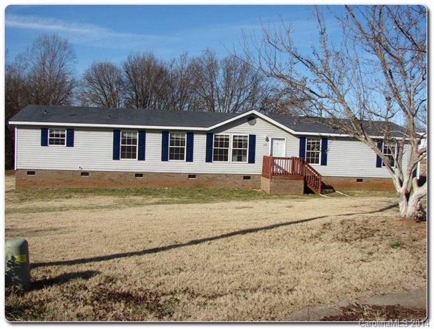 Beautiful Country doublewide in Newton! Home sits on over 3/4 Acre lot with large deck for entertaining. Home's interior is spacious and open with large rooms and tons of natural light. Kitchen is expansive with center island and plenty of cabinet space. Master suite is Huge with centerpiece garden tub in master bath, dual vanities and separate shower.