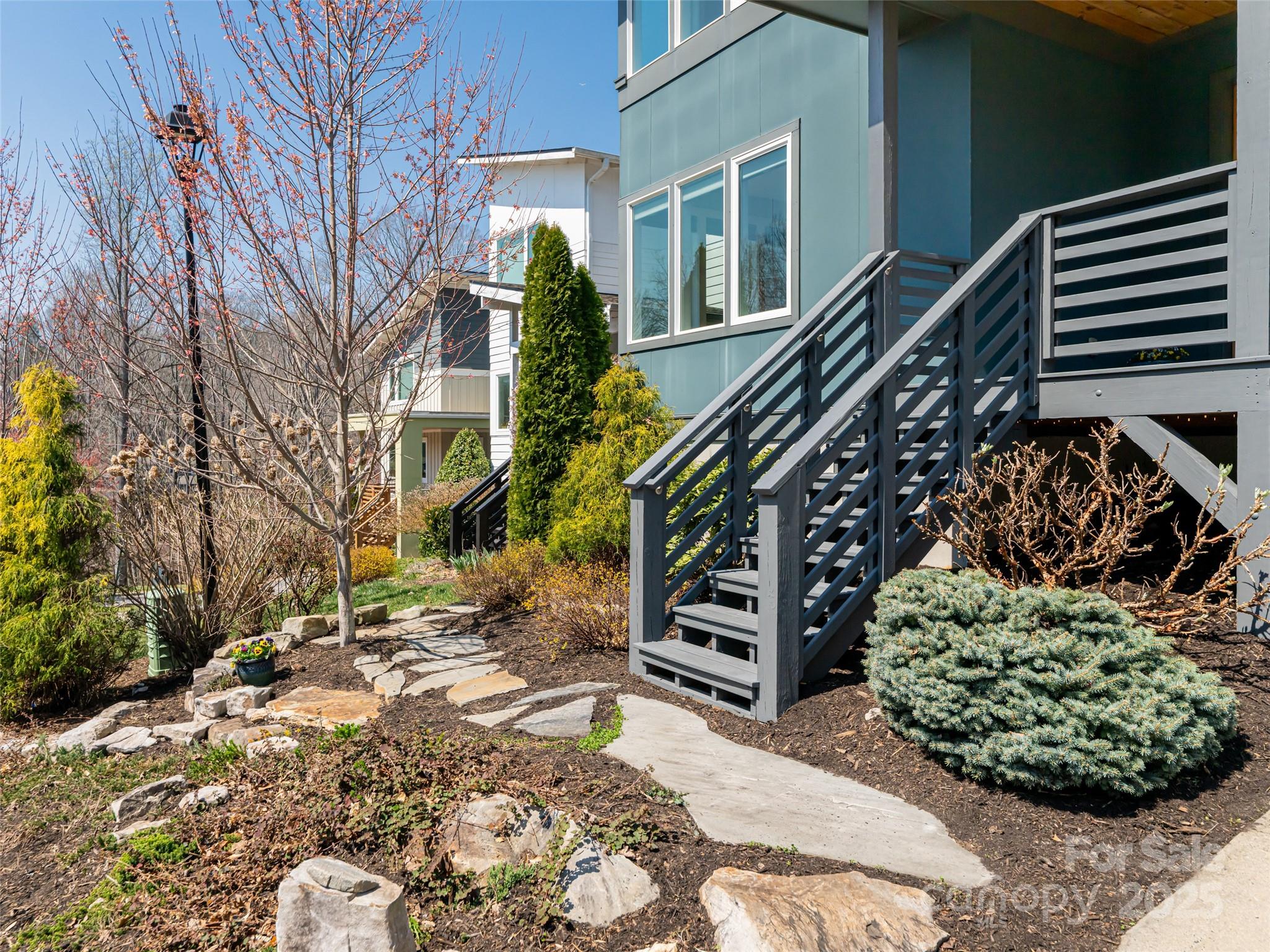27 Mauricet Lane