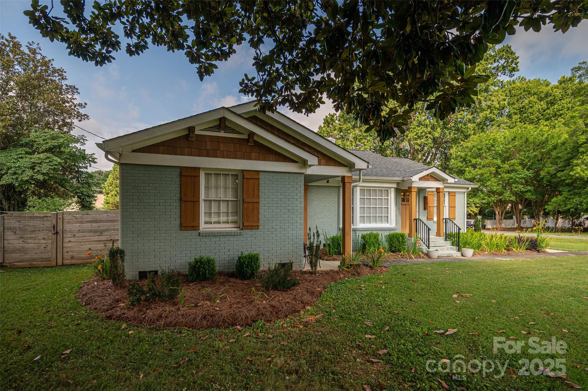 806 South Point Road
