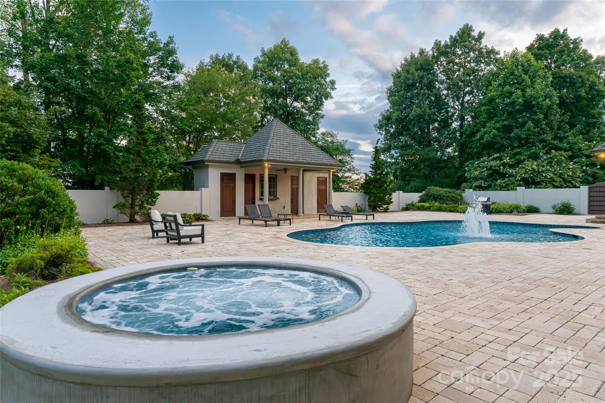 316 S Braeside Court